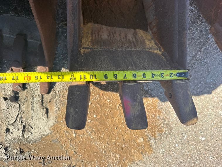image for item EW4839 (8) backhoe buckets