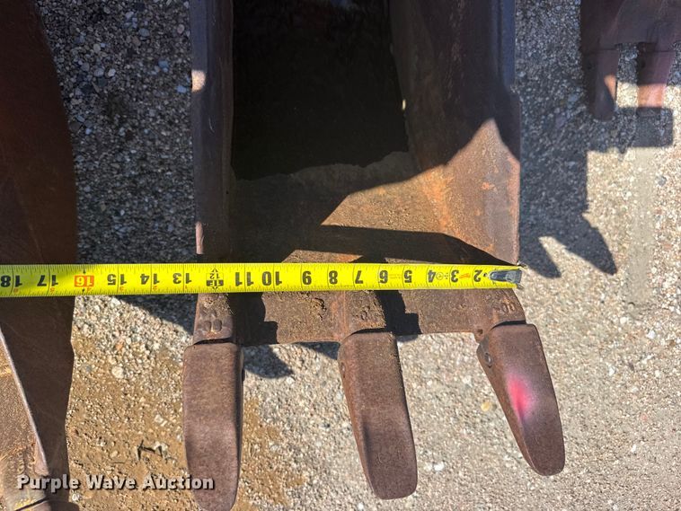 image for item EW4839 (8) backhoe buckets