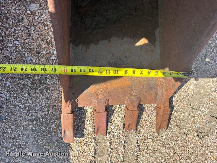 image for item EW4839 (8) backhoe buckets