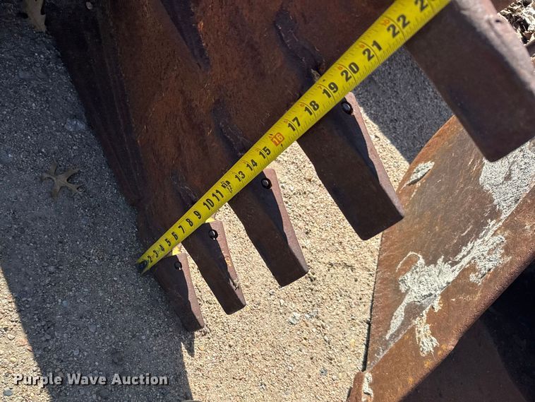 image for item EW4839 (8) backhoe buckets