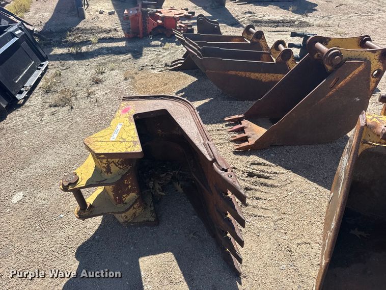 image for item EW4839 (8) backhoe buckets