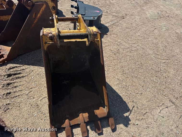 image for item EW4839 (8) backhoe buckets