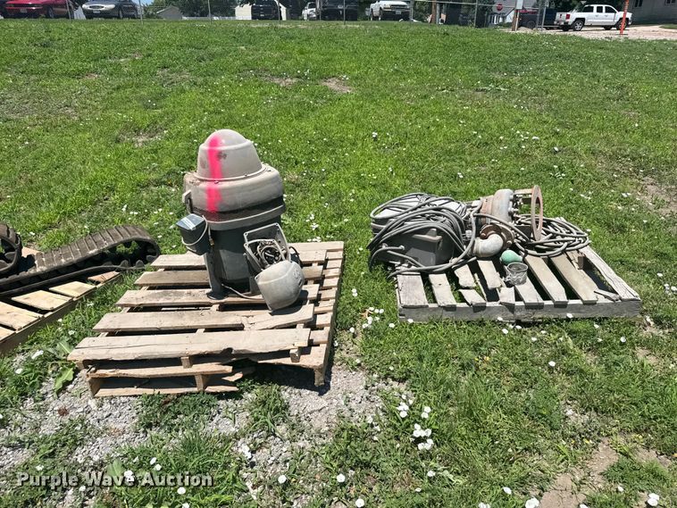 image for item EW4842 (2) pumps