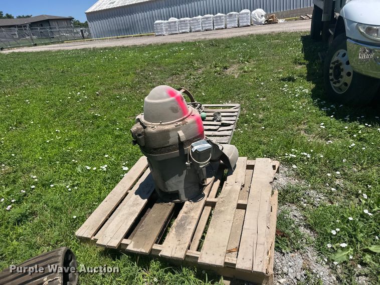 image for item EW4842 (2) pumps