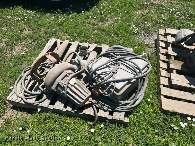 image for item EW4842 (2) pumps