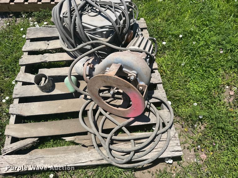 image for item EW4842 (2) pumps