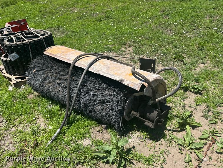 image for item EW4843 skid steer broom