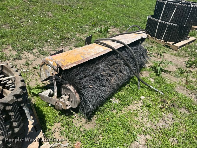 image for item EW4843 skid steer broom