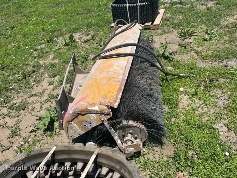 image for item EW4843 skid steer broom