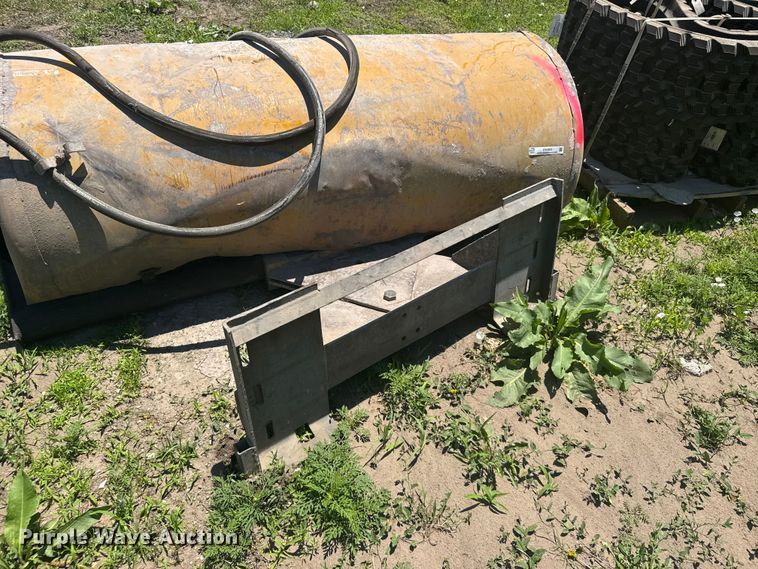 image for item EW4843 skid steer broom