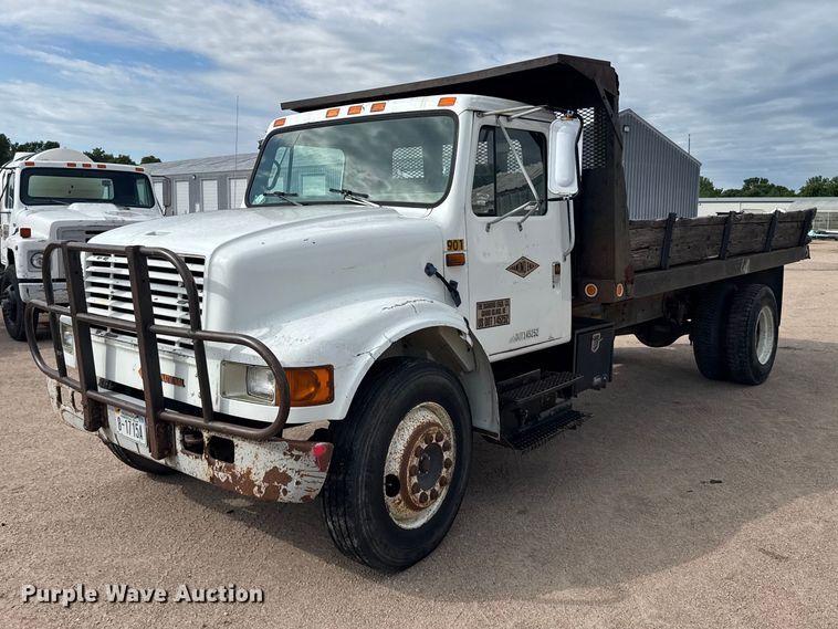image for item EW4853 1990 International 4600 dump flatbed truck
