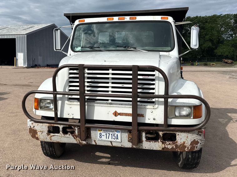 image for item EW4853 1990 International 4600 dump flatbed truck