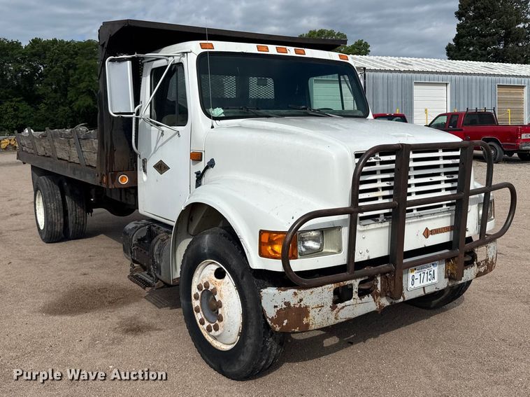 image for item EW4853 1990 International 4600 dump flatbed truck
