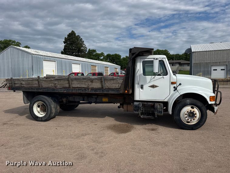 image for item EW4853 1990 International 4600 dump flatbed truck