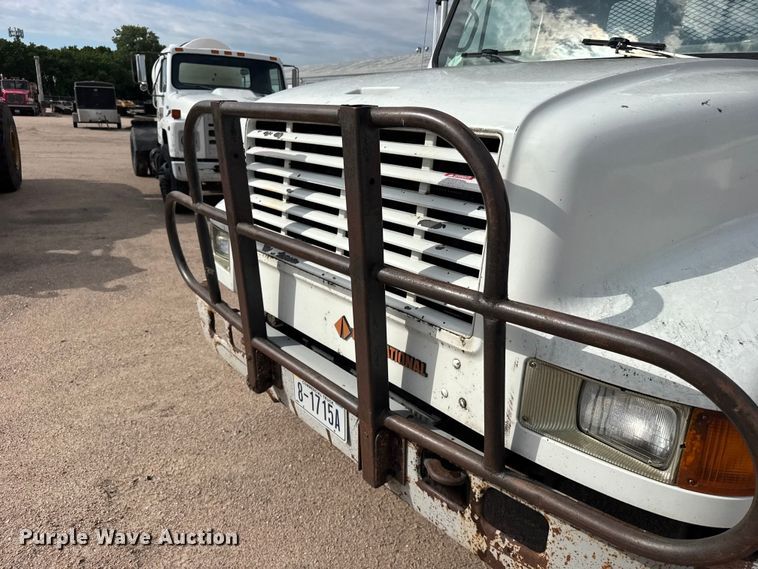 image for item EW4853 1990 International 4600 dump flatbed truck