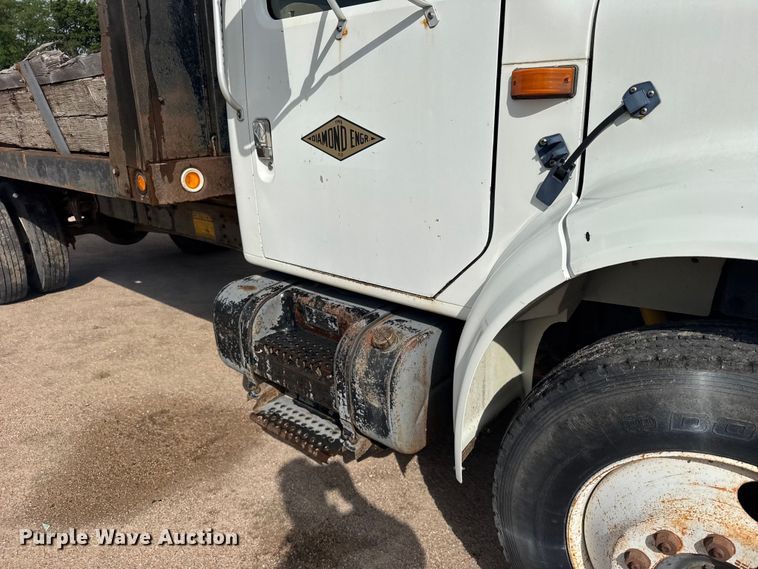image for item EW4853 1990 International 4600 dump flatbed truck