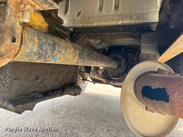 image for item EW4853 1990 International 4600 dump flatbed truck