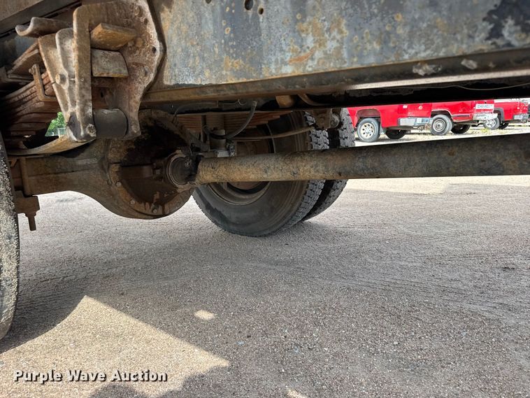 image for item EW4853 1990 International 4600 dump flatbed truck