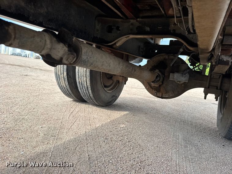 image for item EW4853 1990 International 4600 dump flatbed truck