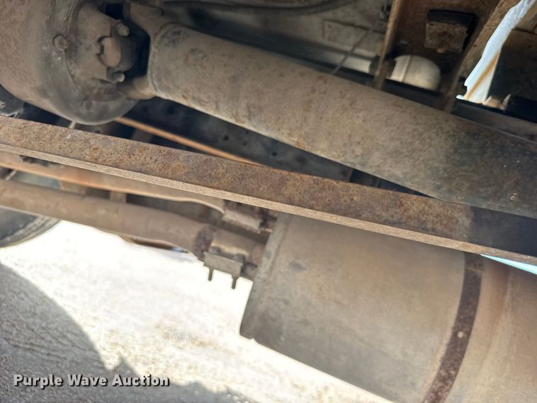 image for item EW4853 1990 International 4600 dump flatbed truck