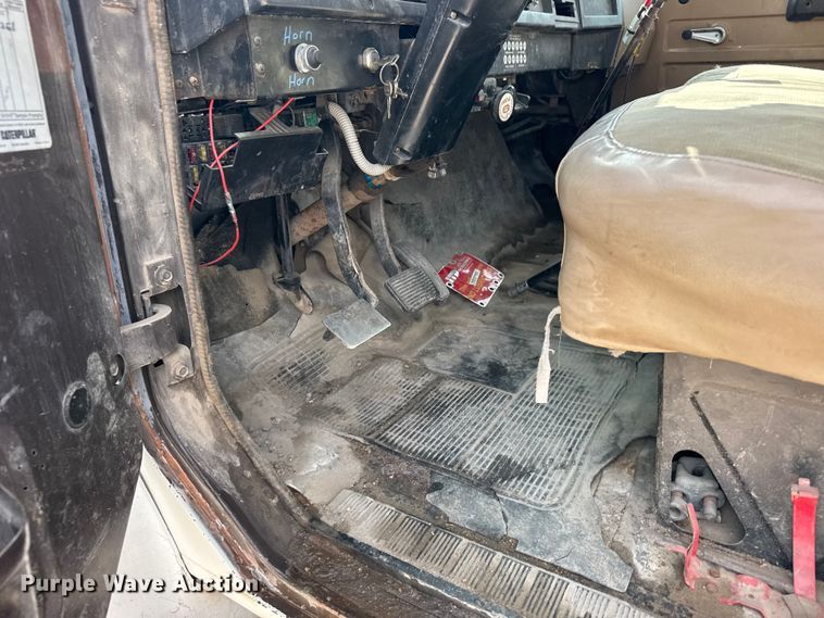 image for item EW4853 1990 International 4600 dump flatbed truck