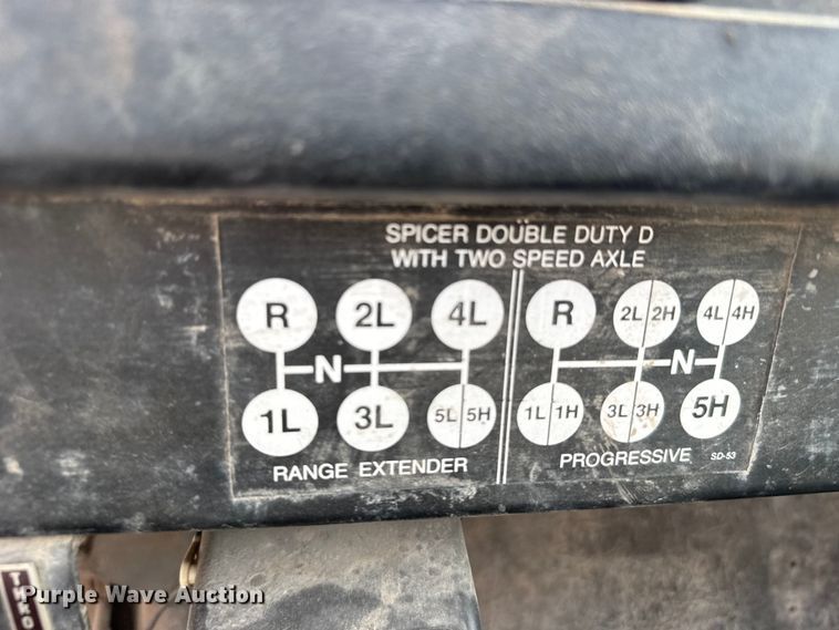 image for item EW4853 1990 International 4600 dump flatbed truck