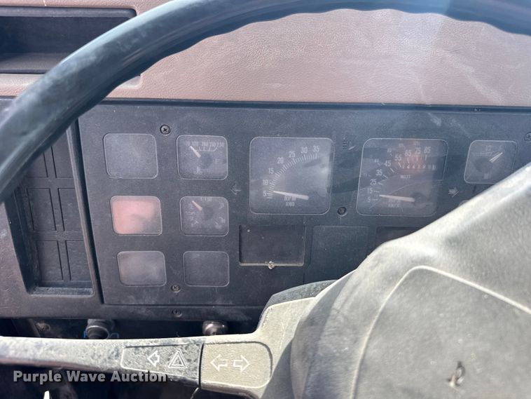 image for item EW4853 1990 International 4600 dump flatbed truck