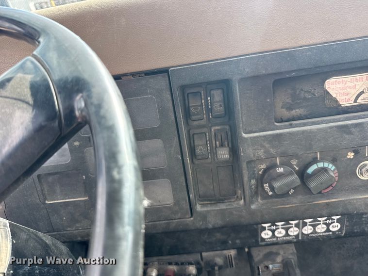 image for item EW4853 1990 International 4600 dump flatbed truck
