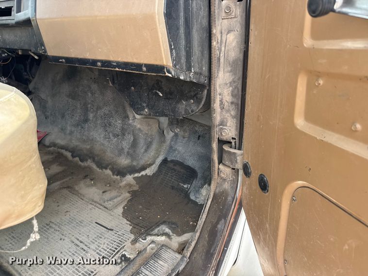 image for item EW4853 1990 International 4600 dump flatbed truck