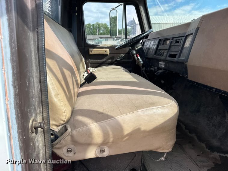 image for item EW4853 1990 International 4600 dump flatbed truck