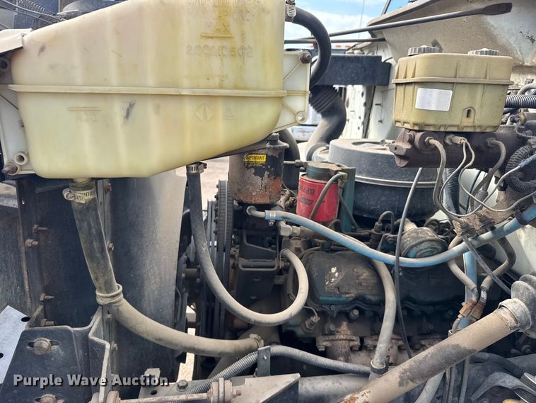 image for item EW4853 1990 International 4600 dump flatbed truck