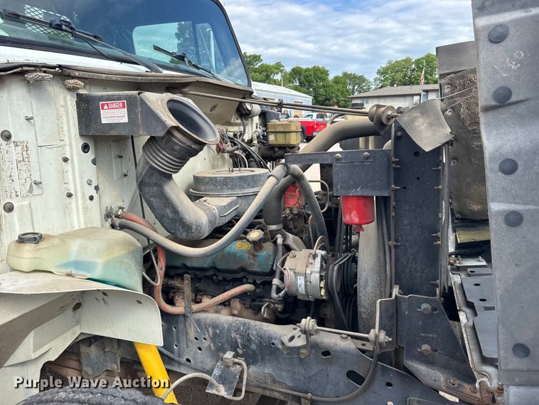 image for item EW4853 1990 International 4600 dump flatbed truck
