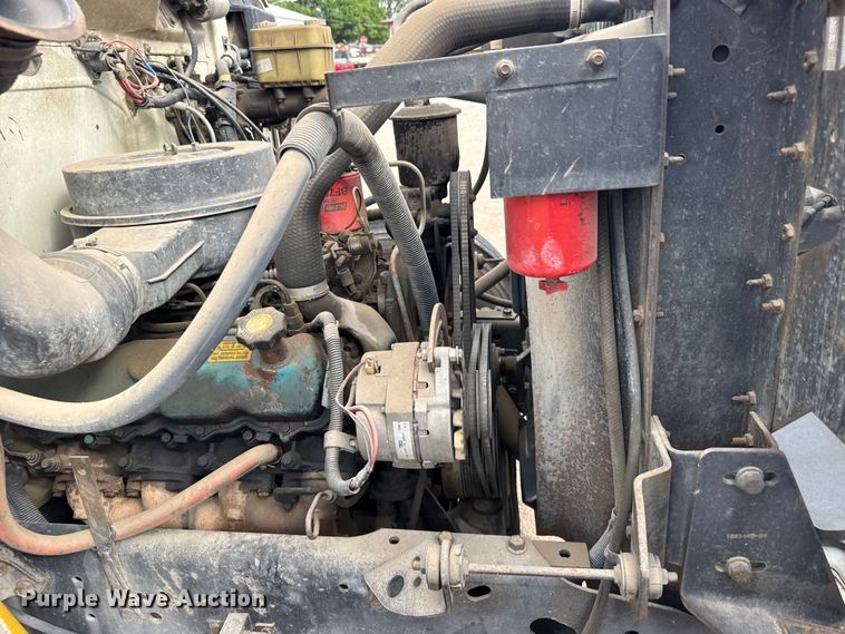 image for item EW4853 1990 International 4600 dump flatbed truck