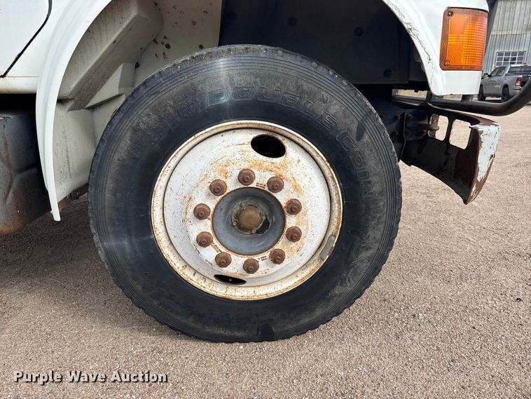 image for item EW4853 1990 International 4600 dump flatbed truck