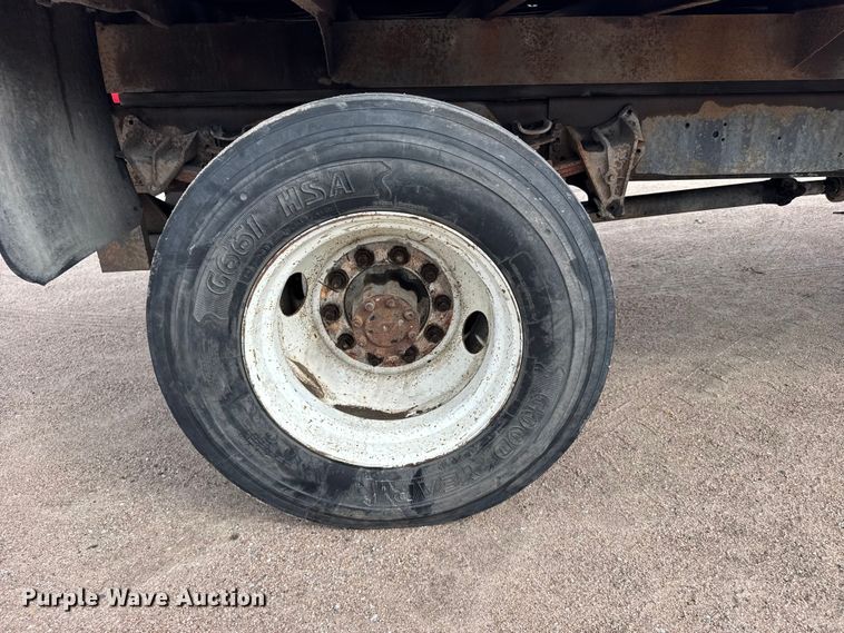 image for item EW4853 1990 International 4600 dump flatbed truck