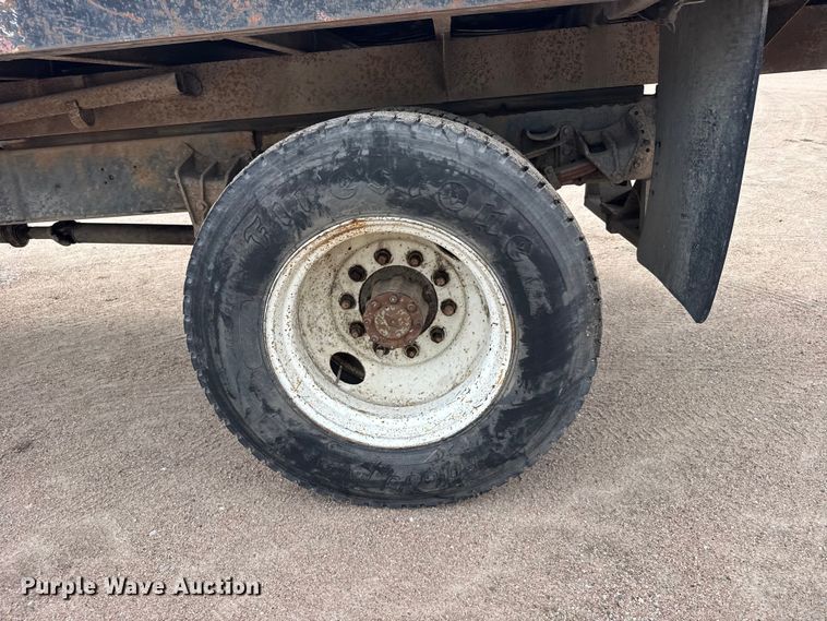 image for item EW4853 1990 International 4600 dump flatbed truck