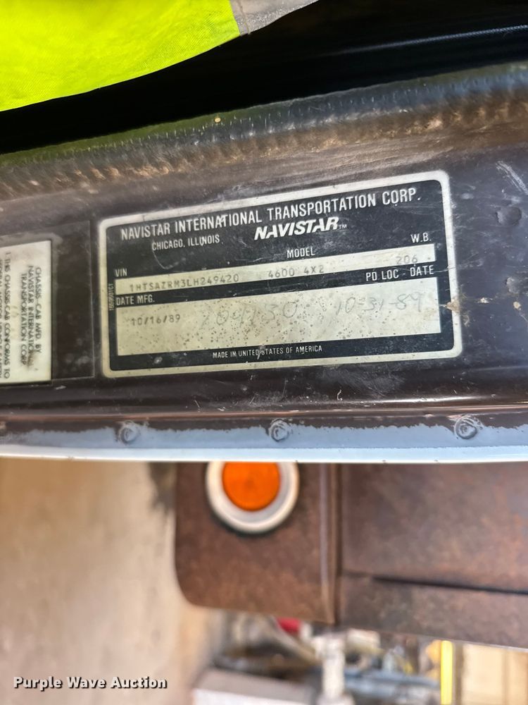 image for item EW4853 1990 International 4600 dump flatbed truck