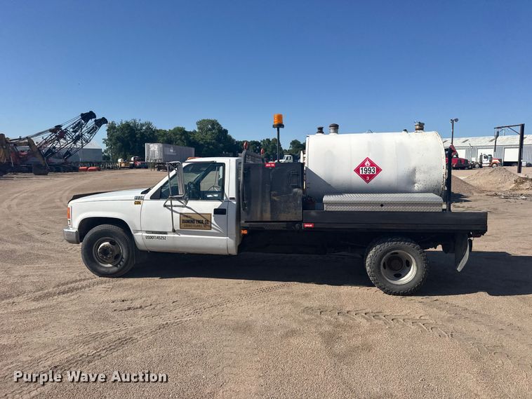 image for item EW4857 1991 GMC Sierra 3500 flatbed pickup truck