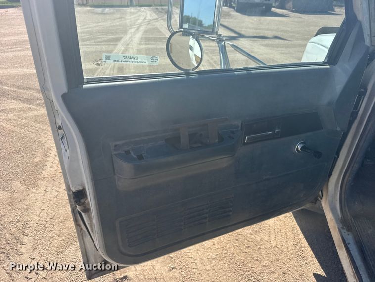 image for item EW4857 1991 GMC Sierra 3500 flatbed pickup truck