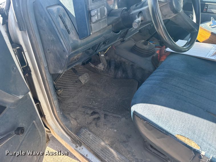 image for item EW4857 1991 GMC Sierra 3500 flatbed pickup truck