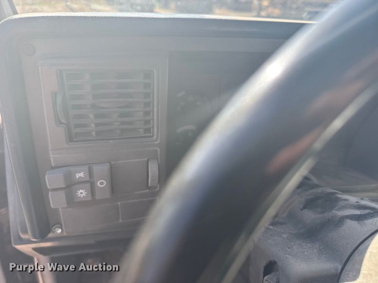 image for item EW4857 1991 GMC Sierra 3500 flatbed pickup truck