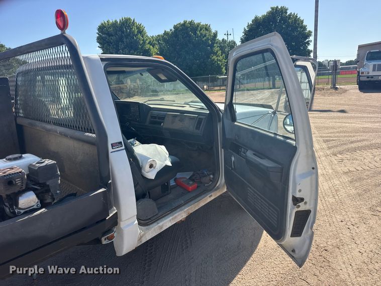 image for item EW4857 1991 GMC Sierra 3500 flatbed pickup truck