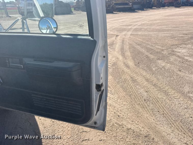 image for item EW4857 1991 GMC Sierra 3500 flatbed pickup truck