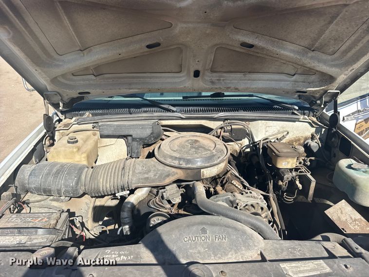 image for item EW4857 1991 GMC Sierra 3500 flatbed pickup truck