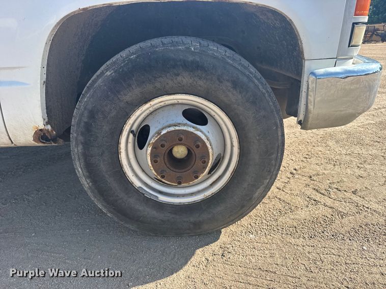 image for item EW4857 1991 GMC Sierra 3500 flatbed pickup truck