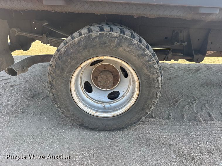 image for item EW4857 1991 GMC Sierra 3500 flatbed pickup truck