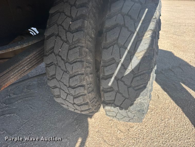 image for item EW4857 1991 GMC Sierra 3500 flatbed pickup truck