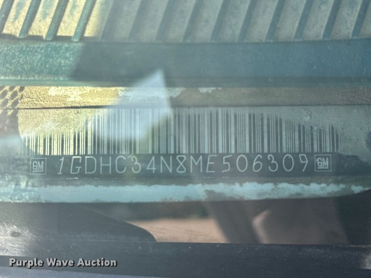 image for item EW4857 1991 GMC Sierra 3500 flatbed pickup truck