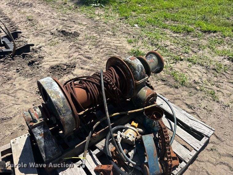 image for item EW4858 (3) hydraulic winches