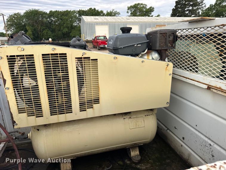image for item EW4859 1996 GMC Sierra 3500 utility bed pickup truck